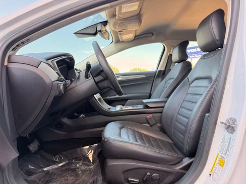 Used 2018 Ford Fusion SE w/ Equipment Group 602A FWD image 15
