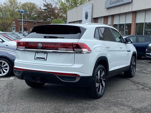 Certified 2024 Volkswagen Atlas Cross Sport SE w/ Panoramic Sunroof Package image 3