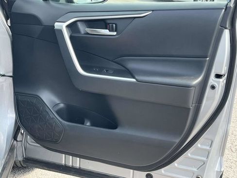Used 2022 Toyota RAV4 XLE FWD image 25