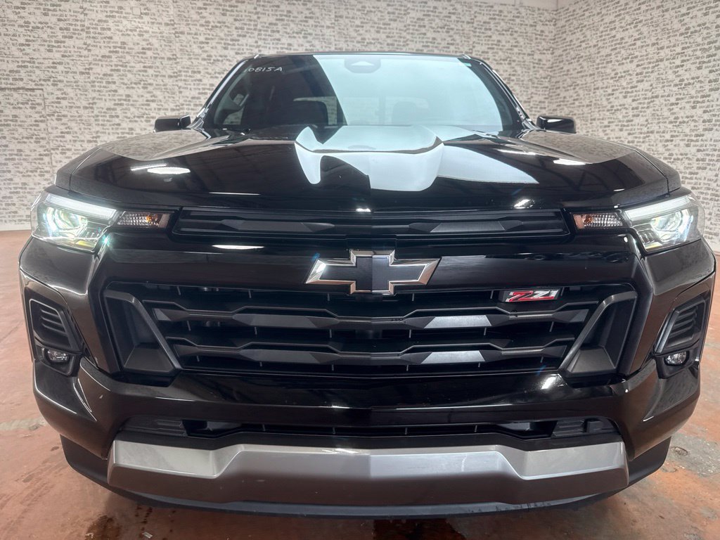 Used 2025 Chevrolet Colorado Z71 w/ Z71 Convenience Package 2 AWD/4WD image 2
