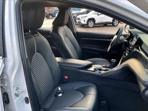Used 2023 Toyota Camry SE w/ Convenience Package image 9