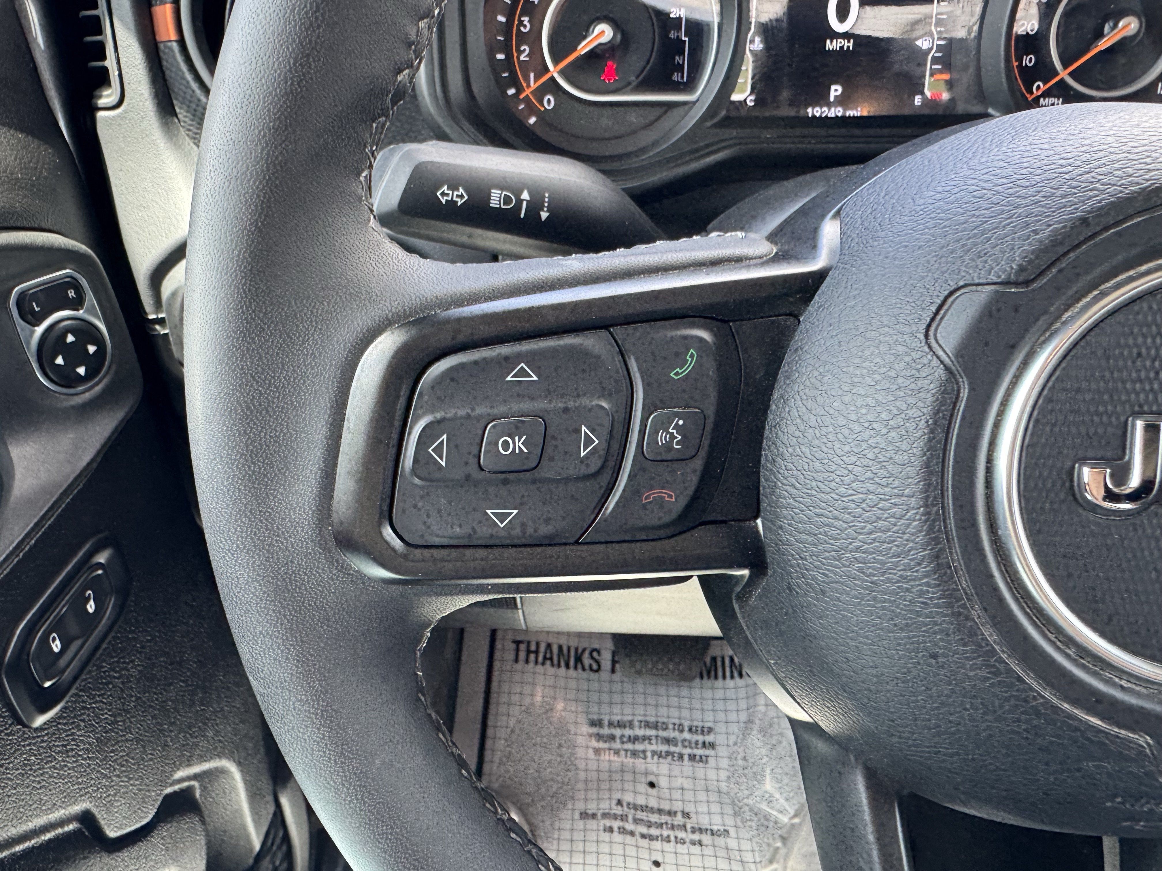 Used 2025 Jeep Gladiator Mojave AWD/4WD image 9