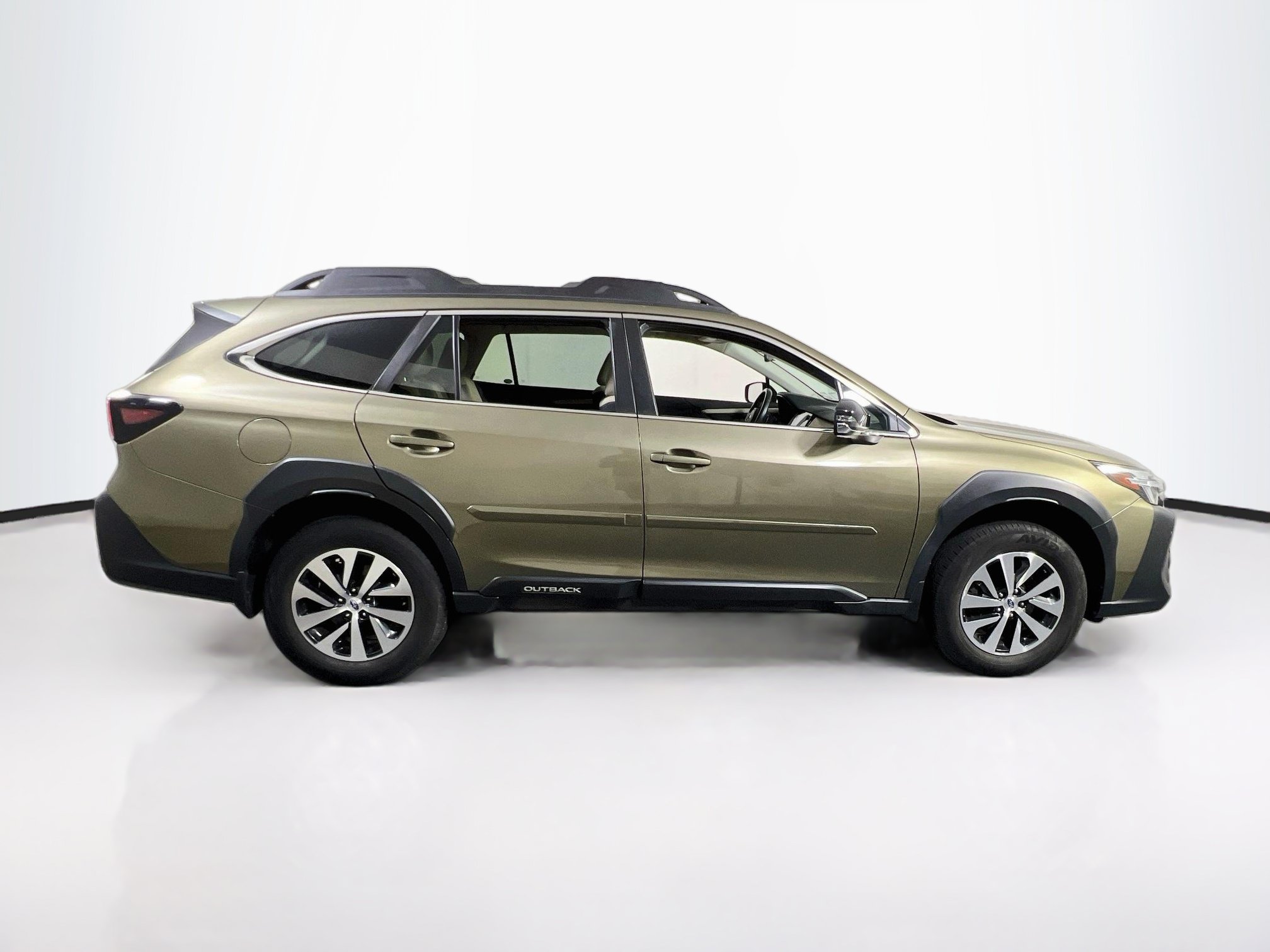 Used 2023 Subaru Outback Premium AWD/4WD image 4