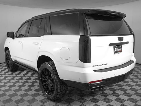 Used 2026 Cadillac Escalade Platinum Sport w/ LPO, ONYX Package AWD/4WD image 7