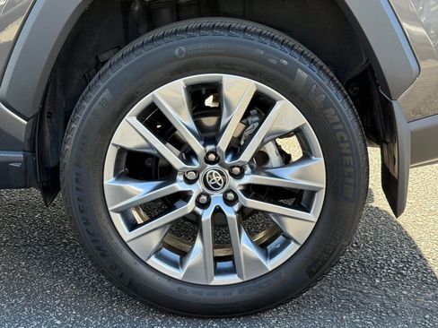 Used 2023 Toyota RAV4 XLE Premium image 12