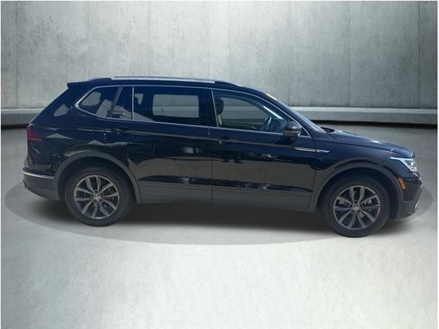 Used 2023 Volkswagen Tiguan SE w/ Panoramic Sunroof Package FWD image 7