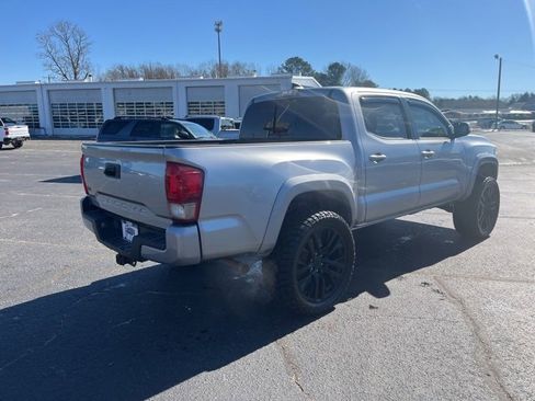 Used 2017 Toyota Tacoma TRD Sport w/ Tow Package (A/T) image 3