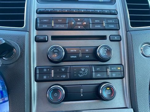 Used 2010 Ford Taurus SEL image 12