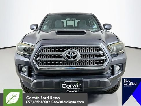 Used 2017 Toyota Tacoma TRD Sport AWD/4WD image 2