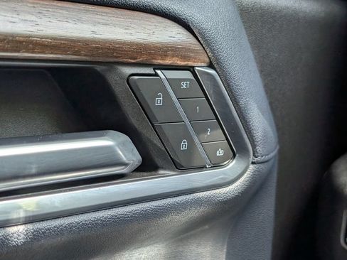 Used 2022 Chevrolet Silverado 1500 High Country w/ Technology Package AWD/4WD image 28