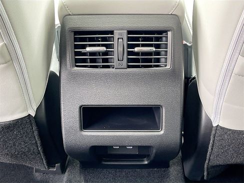 New 2025 Mitsubishi Outlander SE image 27