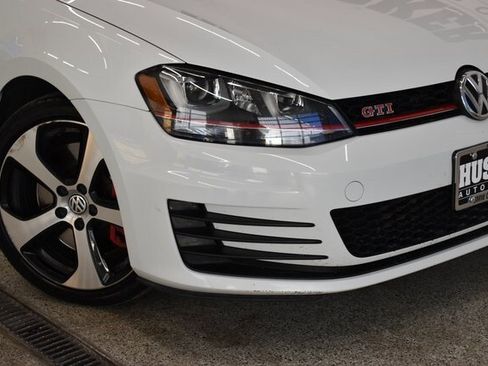 Used 2015 Volkswagen Golf 4-Door image 15