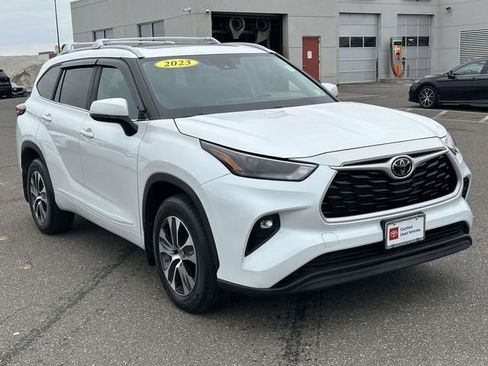 Used 2023 Toyota Highlander XLE image 1