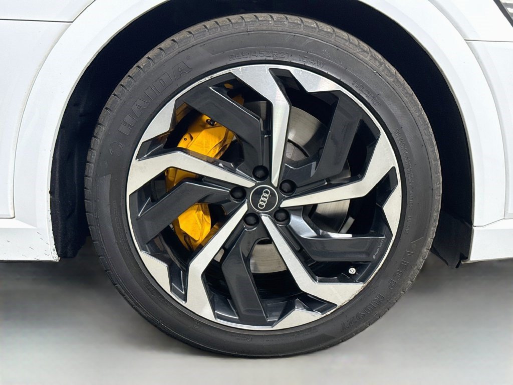 Used 2022 Audi e-tron Premium Plus w/ Premium Plus Package AWD/4WD image 31