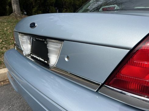 Used 2004 Ford Crown Victoria image 45