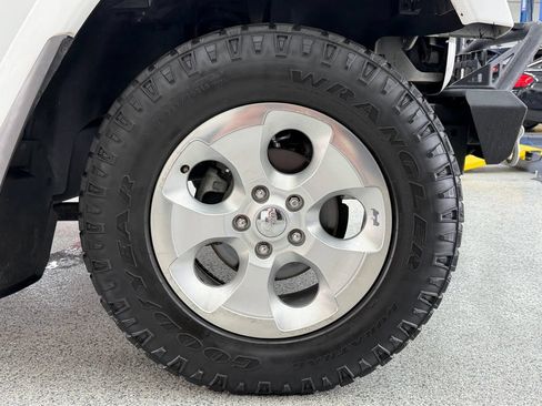 Used 2014 Jeep Wrangler Unlimited Sahara w/ Connectivity Group AWD/4WD image 47