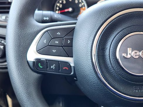 Used 2023 Jeep Renegade Latitude AWD/4WD image 17