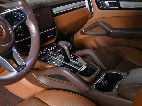 Certified 2023 Porsche Cayenne Platinum Edition AWD/4WD image 42