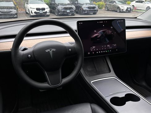Used 2022 Tesla Model Y Performance AWD/4WD image 2