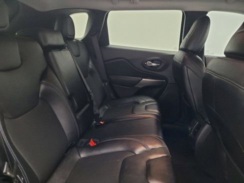 Used 2021 Jeep Cherokee Latitude Plus w/ Mopar Interior Package AWD/4WD image 19