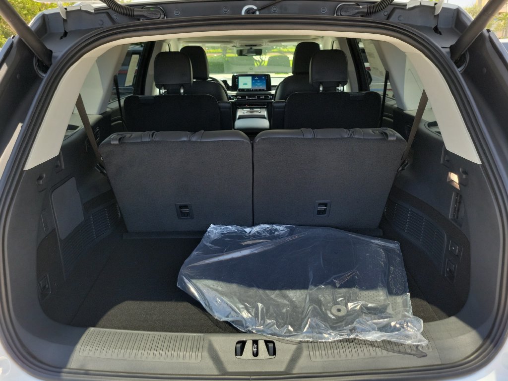 New 2026 Lincoln Aviator AWD image 7