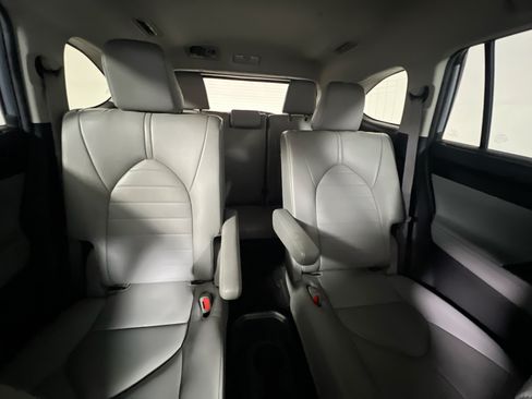 Used 2023 Toyota Highlander XLE FWD image 32
