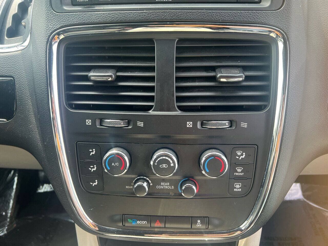 Used 2019 Dodge Grand Caravan SXT FWD image 22