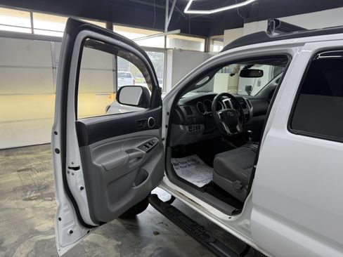 Used 2014 Toyota Tacoma 4x4 Double Cab image 8