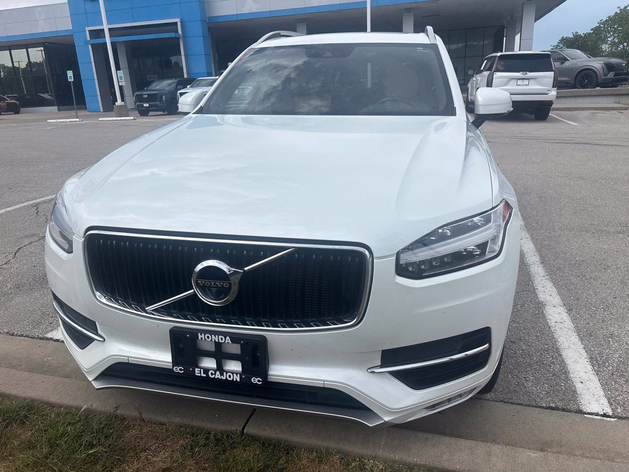 Used 2018 Volvo XC90 T5 Momentum w/ Convenience Package FWD image 5