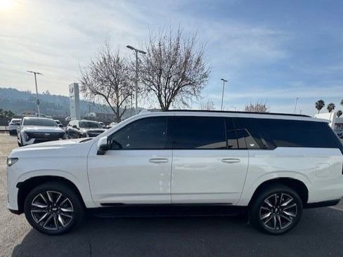 Used 2021 Cadillac Escalade ESV Premium Luxury image 5