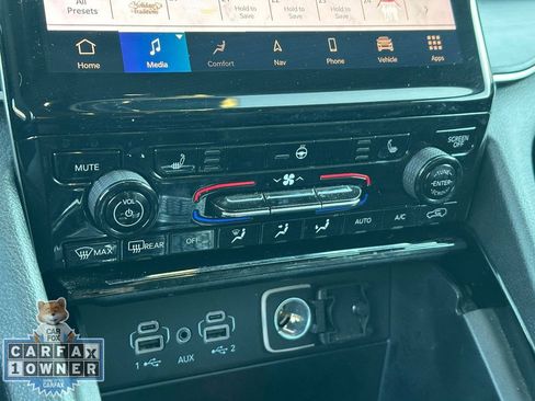 Used 2023 Jeep Grand Cherokee L Limited w/ Black Appearance Package image 31