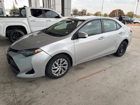 Used 2018 Toyota Corolla LE image 1