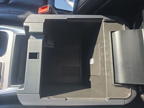 Used 2020 Ford Explorer XLT w/ Equipment Group 202A image 37