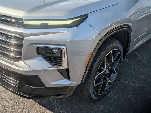 New 2026 Chevrolet Traverse High Country FWD image 10