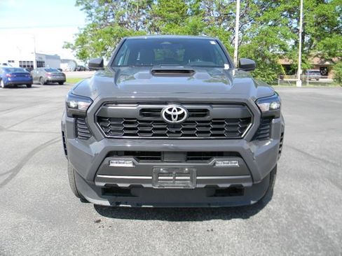Used 2024 Toyota Tacoma TRD Sport AWD/4WD image 8