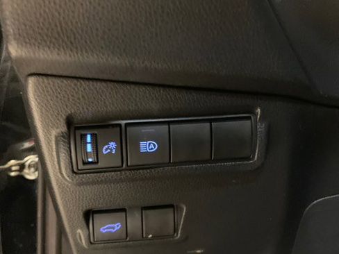 Used 2022 Toyota Corolla Cross XLE w/ Convenience Package image 19