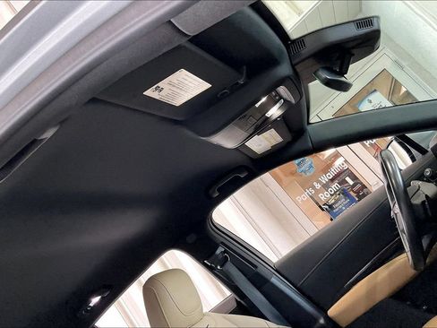 Used 2025 Cadillac XT4 Premium Luxury FWD image 13