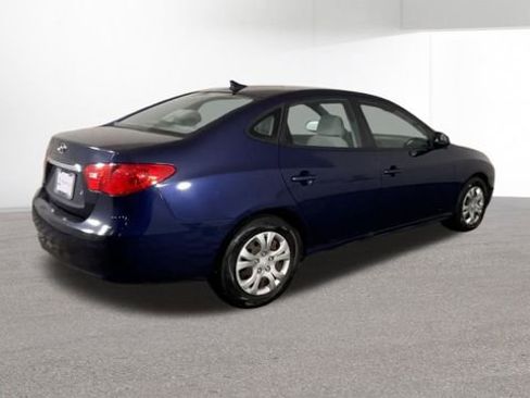 Used 2010 Hyundai Elantra GLS image 9