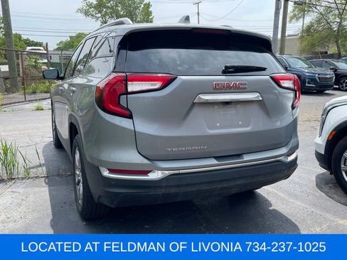 Used 2023 GMC Terrain SLT FWD image 2