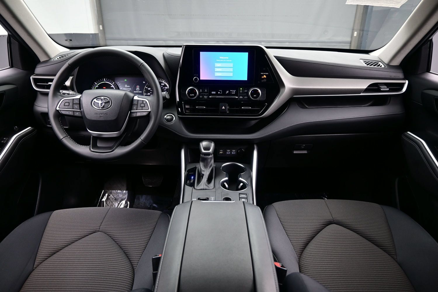 Used 2023 Toyota Highlander LE AWD/4WD image 17