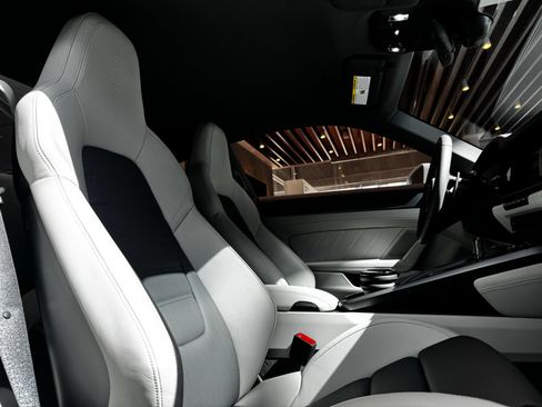 Used 2024 Porsche 911 Carrera S RWD image 23