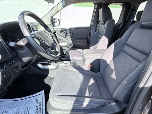 Used 2023 Nissan Frontier SV w/ SV Convenience Package RWD image 12