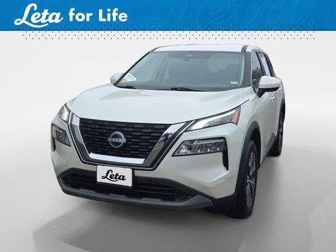 Used 2023 Nissan Rogue SV image 1