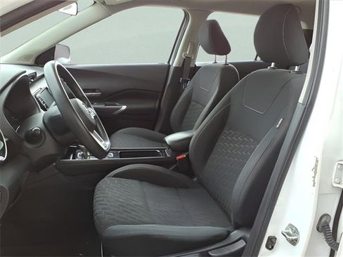 Used 2021 Nissan Kicks SV image 12