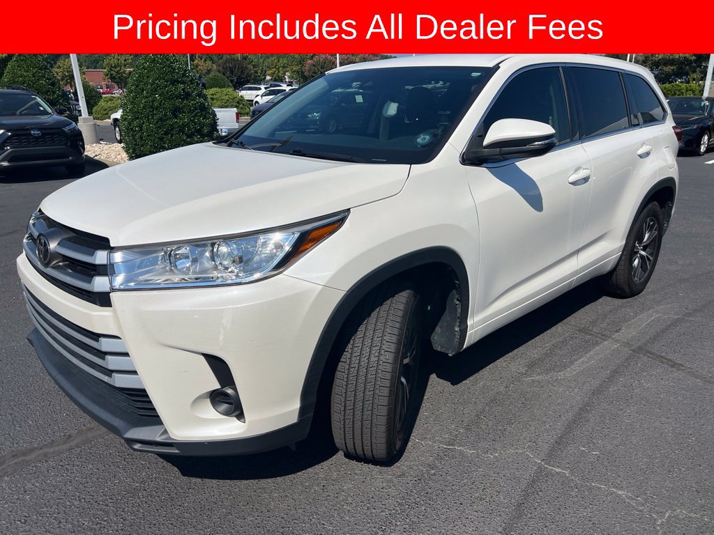 Used 2017 Toyota Highlander LE FWD image 3