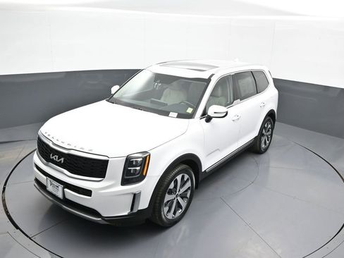 Certified 2022 Kia Telluride EX w/ EX Premium Package AWD/4WD image 37
