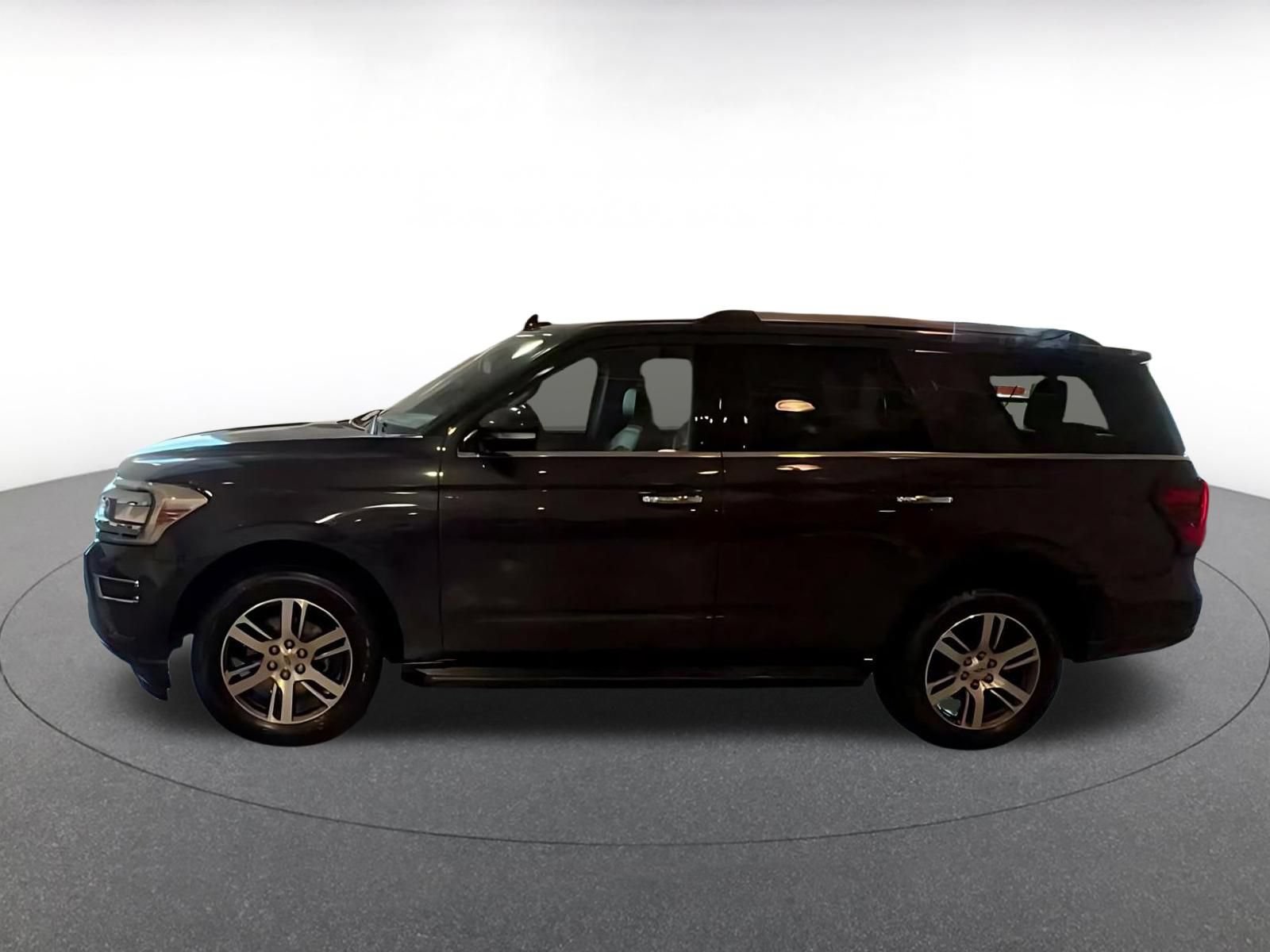 Used 2024 Ford Expedition Limited AWD/4WD image 6