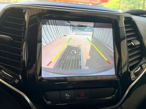 Used 2020 Jeep Cherokee Limited FWD image 14