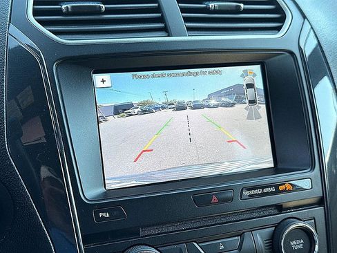 Used 2018 Ford Explorer XLT w/ Equipment Group 202A FWD image 16