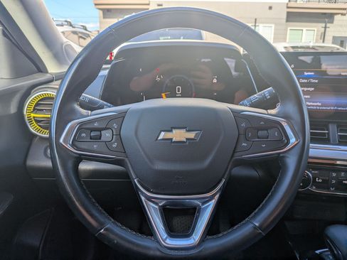 Used 2024 Chevrolet Trax LT w/ Driver Confidence Package FWD image 18